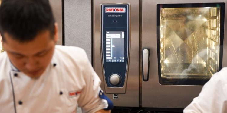 實測/30分鐘9道菜 RATIONAL蒸烤箱智能烹調一鍵上菜